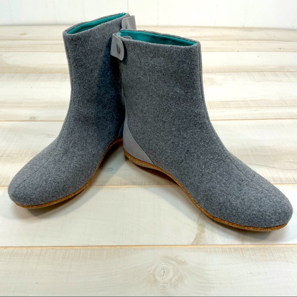 Disctrict by Sole Grey Wool ReCork Felt Zip Boots Sz 8 Stride Recycled Rubber - Picture 3 of 11